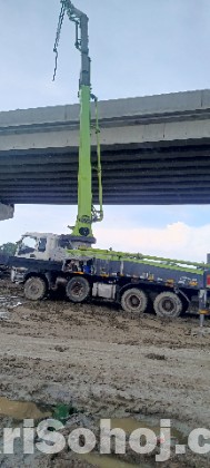 Concrete boom pump
